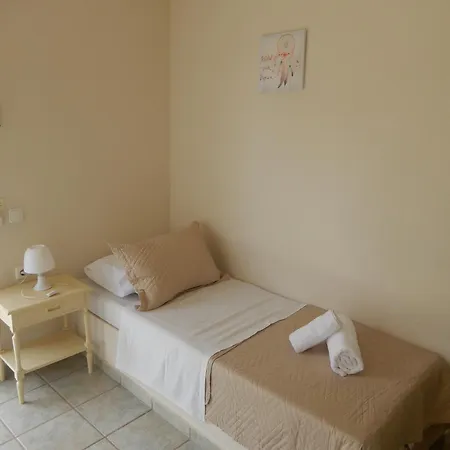 Teozenia אכלדיאס